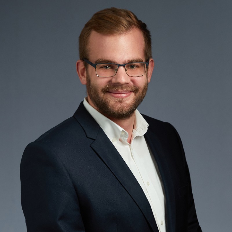 una persona con traje