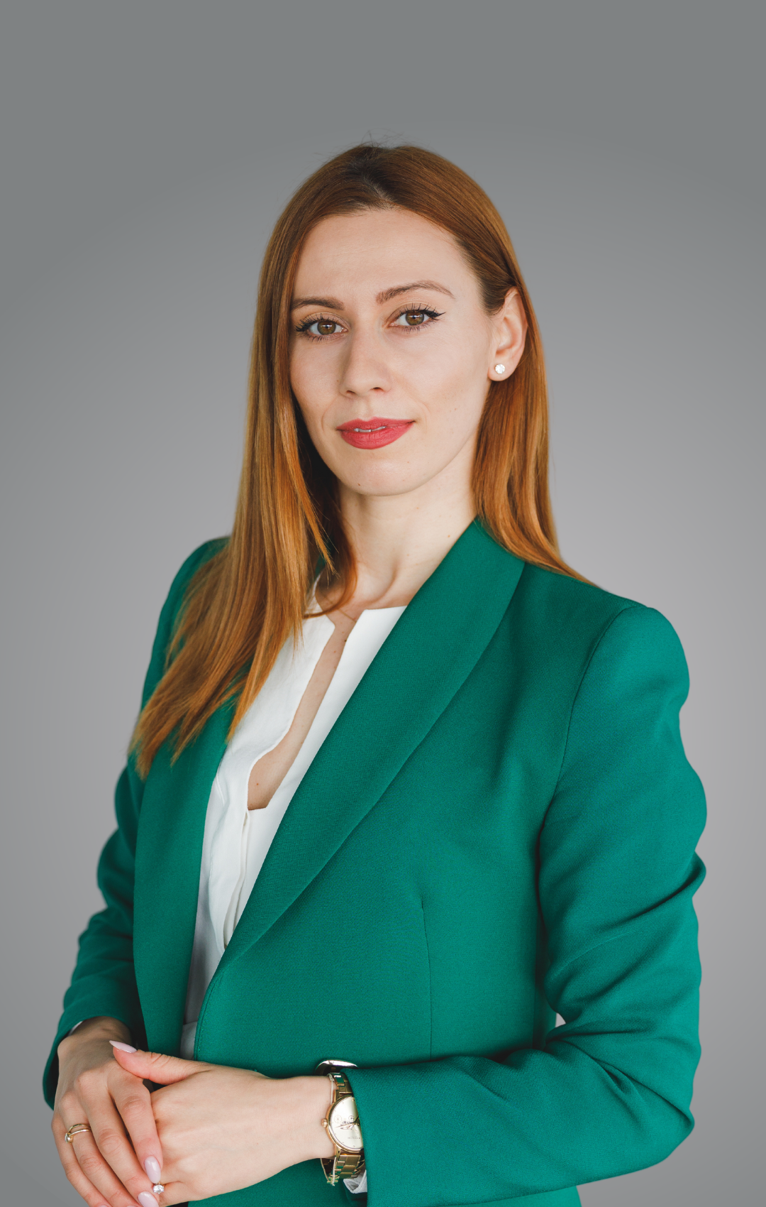 Una persona con una chaqueta verde