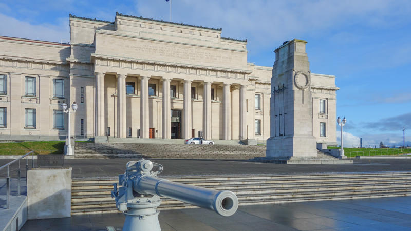 a cannon in front of Auckland War Memorial Museum