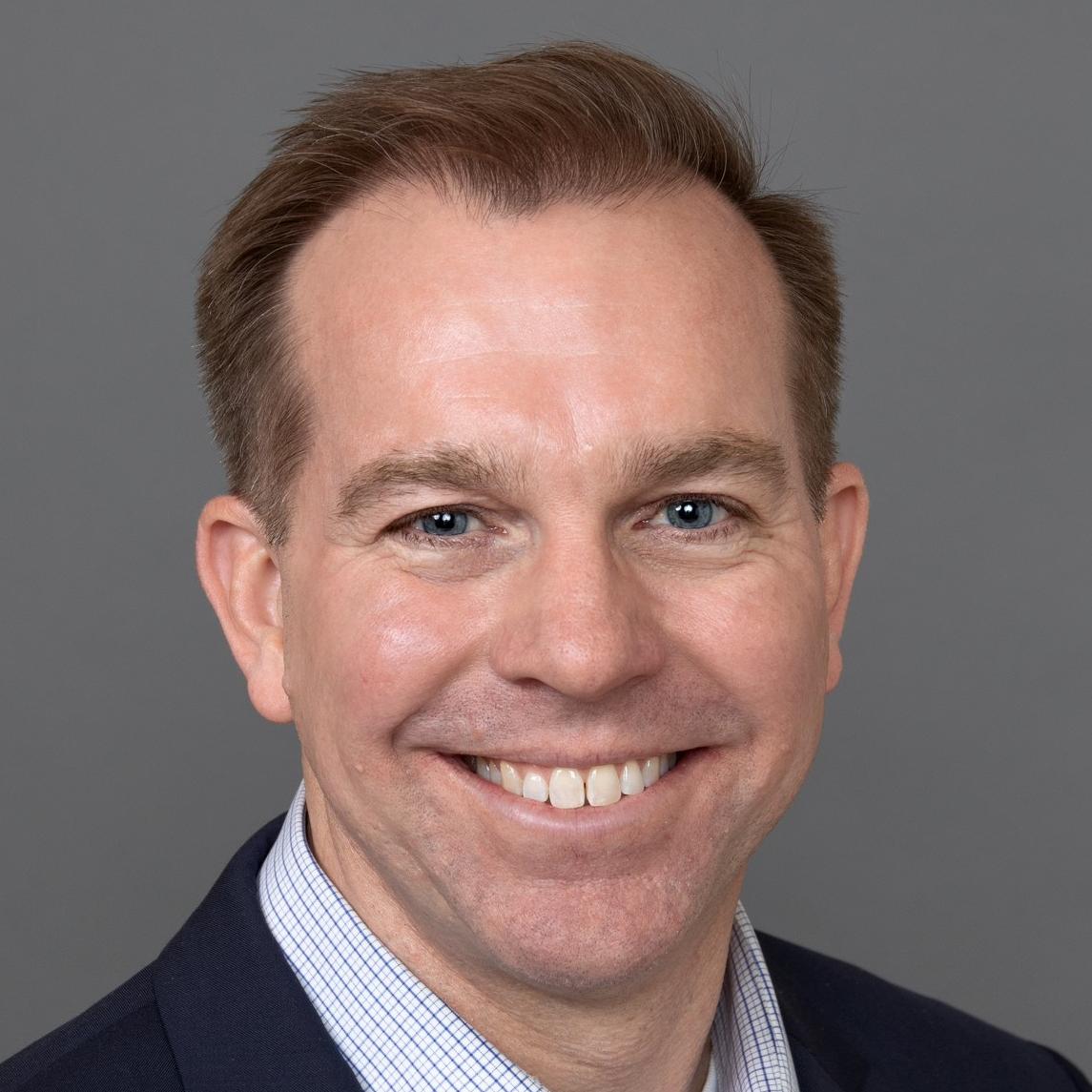 une personne souriante pour une photo