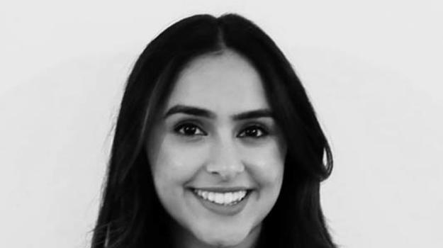 Una persona sonriendo a la cámara